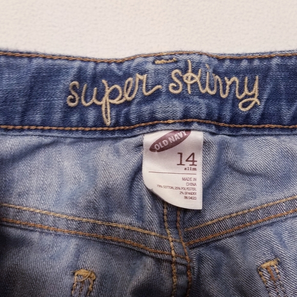 Old Navy Super Skinny Jeans. Size 14. - Picture 4 of 4